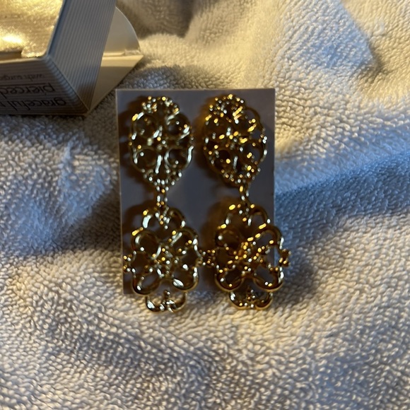 Avon Vintage 1989 Goldtone Graceful Trellis Earrings - Picture 4 of 4